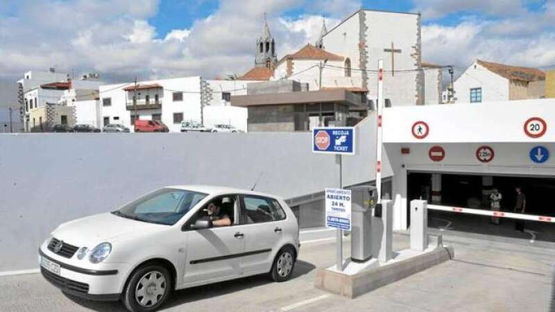 Acceso al parquin de San Juan/TA.